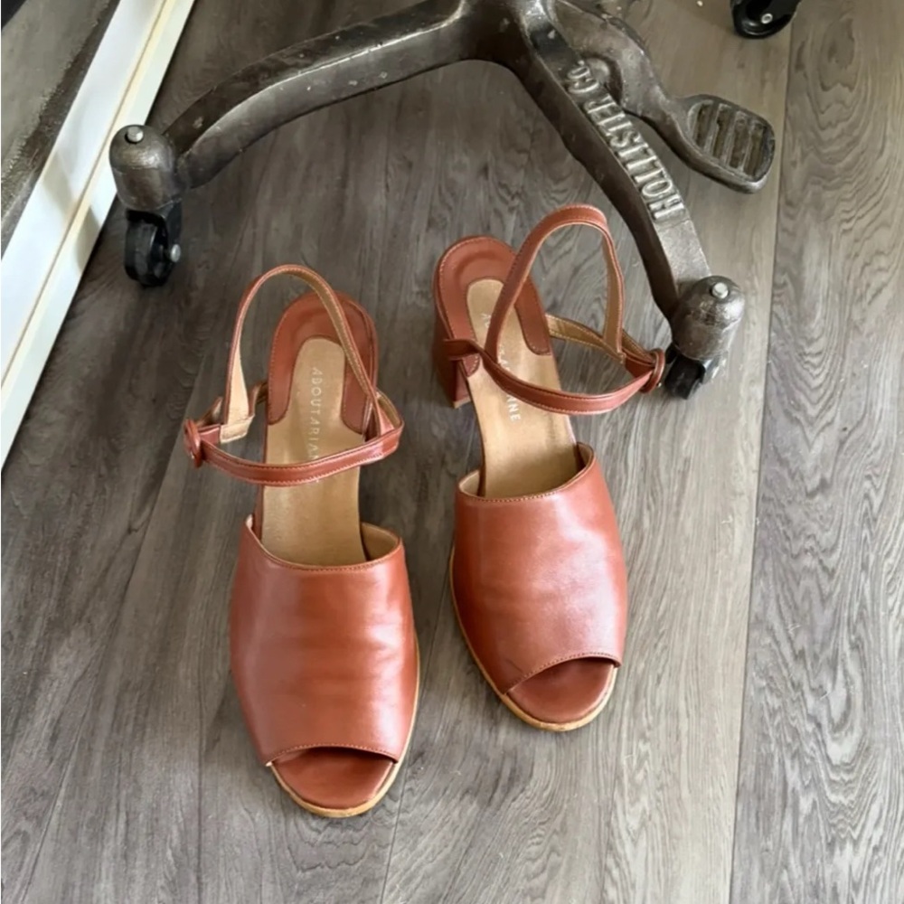 About Arianne Leather Block Heels, Size 39